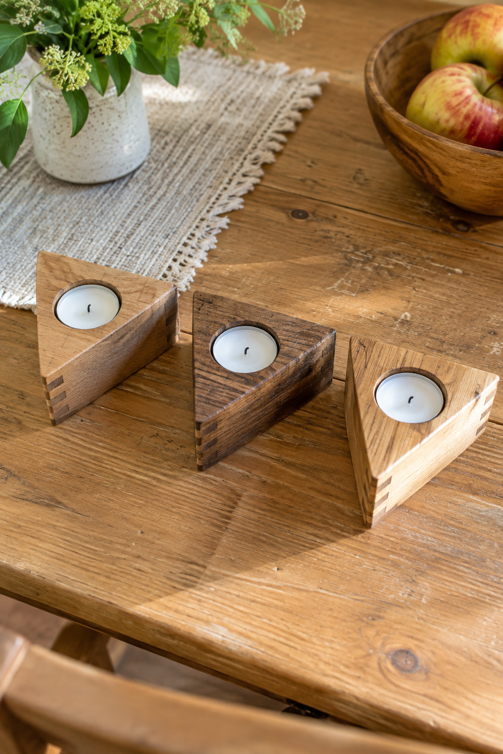 Dreieckige Holzkerzenhalter von oben